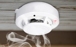怎么防止烟雾警报器响（怎么防止烟雾警报器响声）