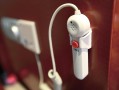 床头紧急按钮怎么复位（新房墙上有个红色按钮开关是什么）