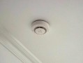 厨房烟雾报警器一直响怎么解除，烟警报器怎么关闭报警声音