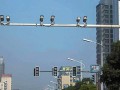 红绿灯摄像头怎么抓拍（十字路口抓拍摄像头形状）