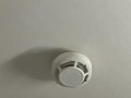 烟雾报警器怎么停（出租屋烟雾报警器怎么让它静音）