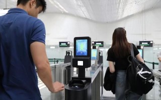 怎么过机场闸机（怎么过机场闸机安检）