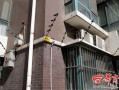 防盗电网怎么做（房子老进小偷，有不能安防盗网。想用电接个电网怎么接啊）