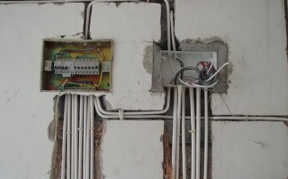 弱电的三项闸是什么样的，弱电能关吗