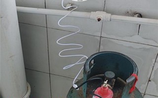 燃气警报器怎么停止（天然气报警器自动阀门关了怎么打开）