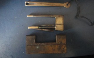古代铜锁五个字怎么打开，有字的铜锁怎么打开图解