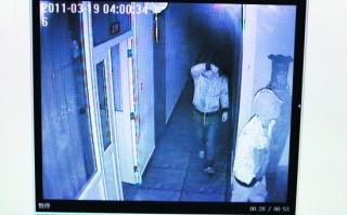 小偷怎么躲避报警器的（小偷怎么躲避报警器的监控）