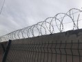 七层拉铁丝网怎么收紧，张力围栏防区杆怎么接网线的