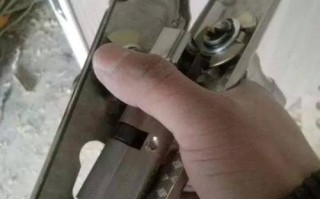 门锁板怎么安装（门板锁安装视频）