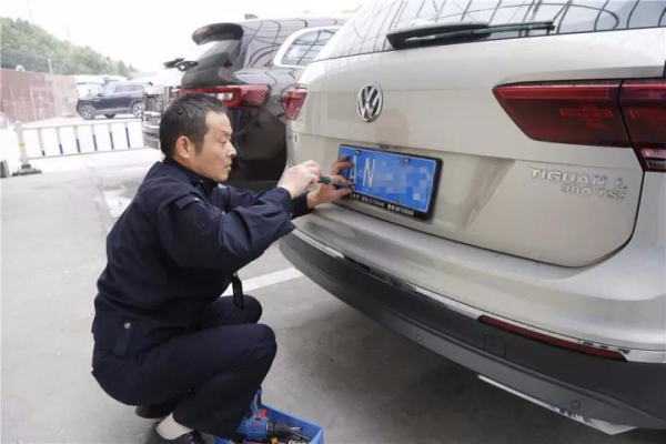 车牌怎么安装视频(2013款起亚k3车牌怎么安装)-第3张图片-安保之家 车牌怎么安装视频(2013款起亚k3车牌怎么安装)-第3张图片-安保之家