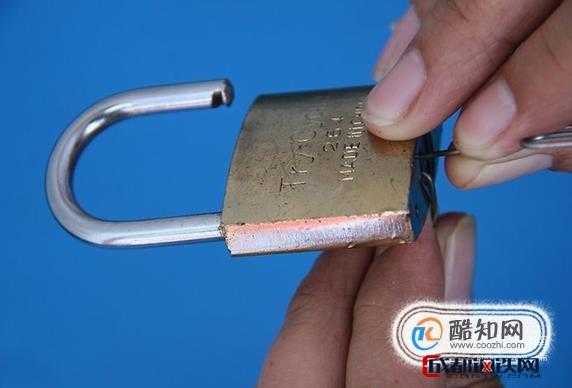 怎么开一字锁(一字锁没有钥匙怎么开)-第3张图片-安保之家 怎么开一字锁(一字锁没有钥匙怎么开)-第3张图片-安保之家