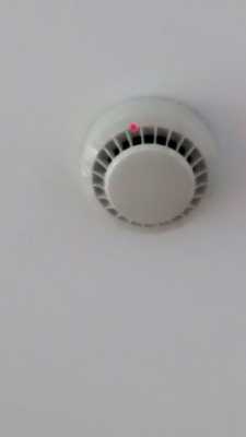烟雾报警器闪红灯一直响怎么关掉,怎么防止烟感报警器报警-第2张图片-安保之家 烟雾报警器闪红灯一直响怎么关掉,怎么防止烟感报警器报警-第2张图片-安保之家