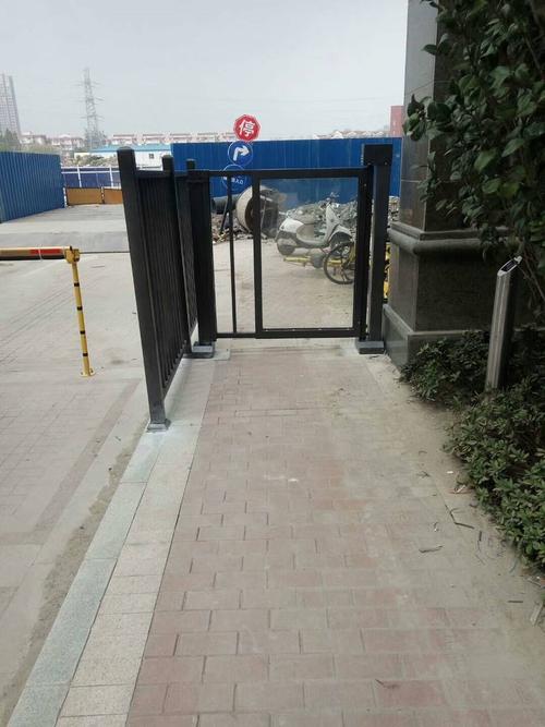 门禁怎么控制道闸(道闸怎么手动起杆)-第3张图片-安保之家 门禁怎么控制道闸(道闸怎么手动起杆)-第3张图片-安保之家