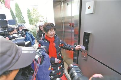 电梯要刷卡有什么办法,电梯刷卡怎么安装方法视频-第2张图片-安保之家 电梯要刷卡有什么办法,电梯刷卡怎么安装方法视频-第2张图片-安保之家