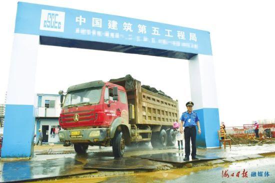工地大门口清洗车辆有什么好办法,渣土车监控怎么装的-第2张图片-安保之家 工地大门口清洗车辆有什么好办法,渣土车监控怎么装的-第2张图片-安保之家