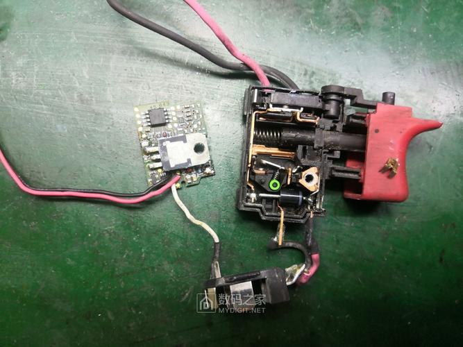 博世报警键盘怎么拆开(博世报警键盘怎么拆开图解)-第2张图片-安保之家 博世报警键盘怎么拆开(博世报警键盘怎么拆开图解)-第2张图片-安保之家