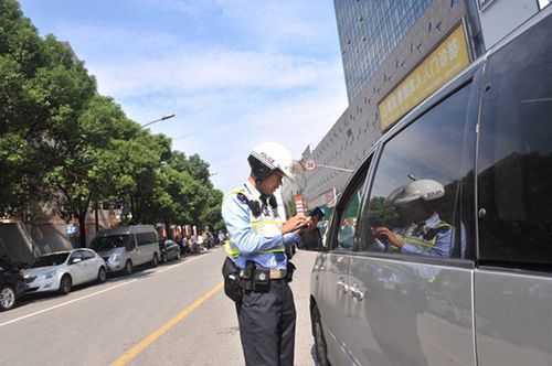 交警巡逻车是怎么拍违章的,巡逻车怎么巡逻视频教程-第2张图片-安保之家 交警巡逻车是怎么拍违章的,巡逻车怎么巡逻视频教程-第2张图片-安保之家