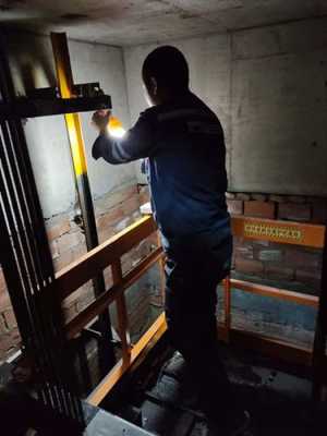 入户电梯口监控怎么安装好(电梯里怎样安装摄像头)-第2张图片-安保之家 入户电梯口监控怎么安装好(电梯里怎样安装摄像头)-第2张图片-安保之家