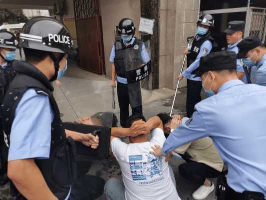 警用催泪剂怎么治疗(使用警用催泪剂犯法吗)-第2张图片-安保之家 警用催泪剂怎么治疗(使用警用催泪剂犯法吗)-第2张图片-安保之家