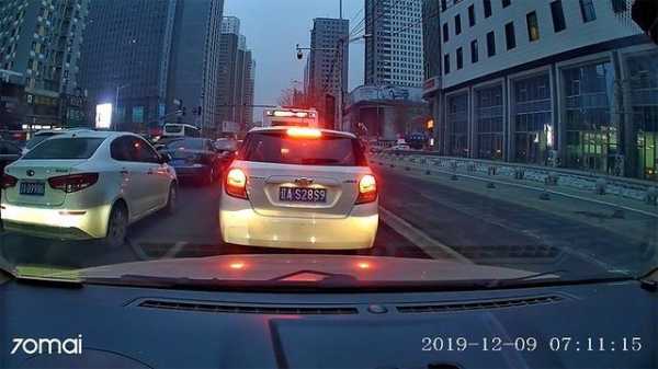 行车记录仪天黑可以记录吗,夜间怎么抓拍大货车车牌照片-第1张图片-安保之家 行车记录仪天黑可以记录吗,夜间怎么抓拍大货车车牌照片-第1张图片-安保之家