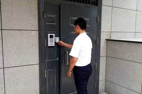 电子门禁没电了怎么办(办公室门禁没电了怎么开门)-第1张图片-安保之家 电子门禁没电了怎么办(办公室门禁没电了怎么开门)-第1张图片-安保之家